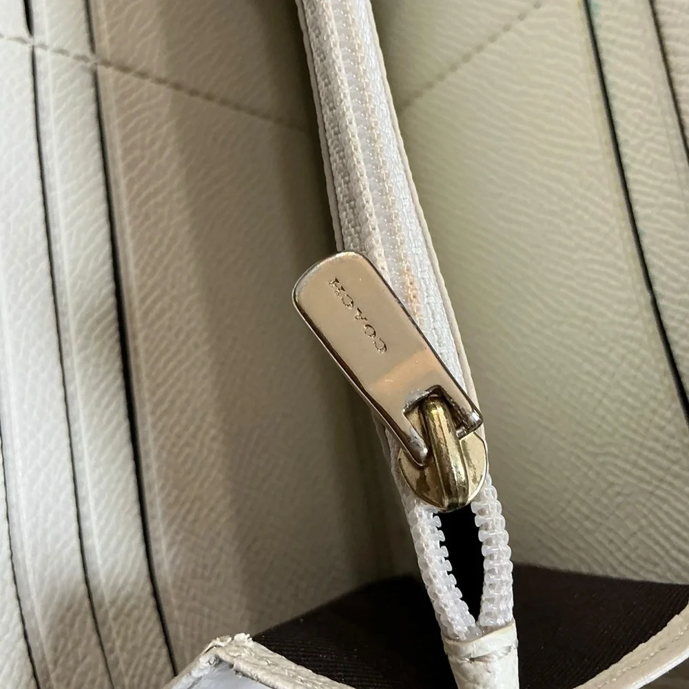 Coach Signature Accordion Zip Around Wallet F54630 Khaki Chalk